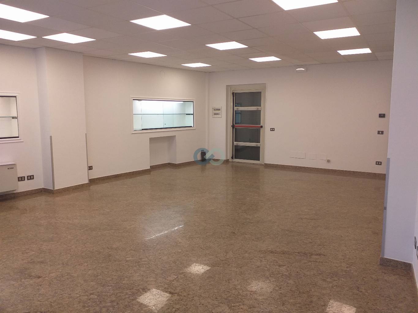 NEGOZIO FRONTESTRADA 9