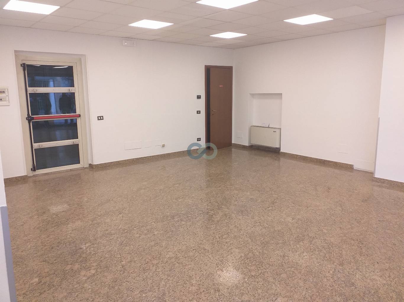 NEGOZIO FRONTESTRADA 10