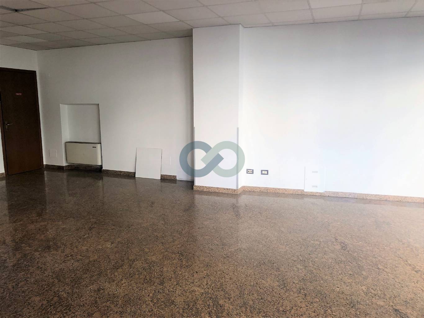 NEGOZIO FRONTESTRADA 27