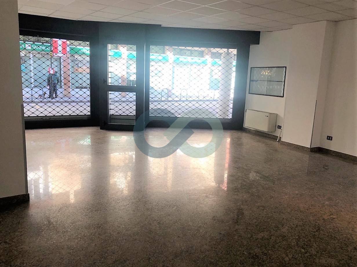 NEGOZIO FRONTESTRADA 31