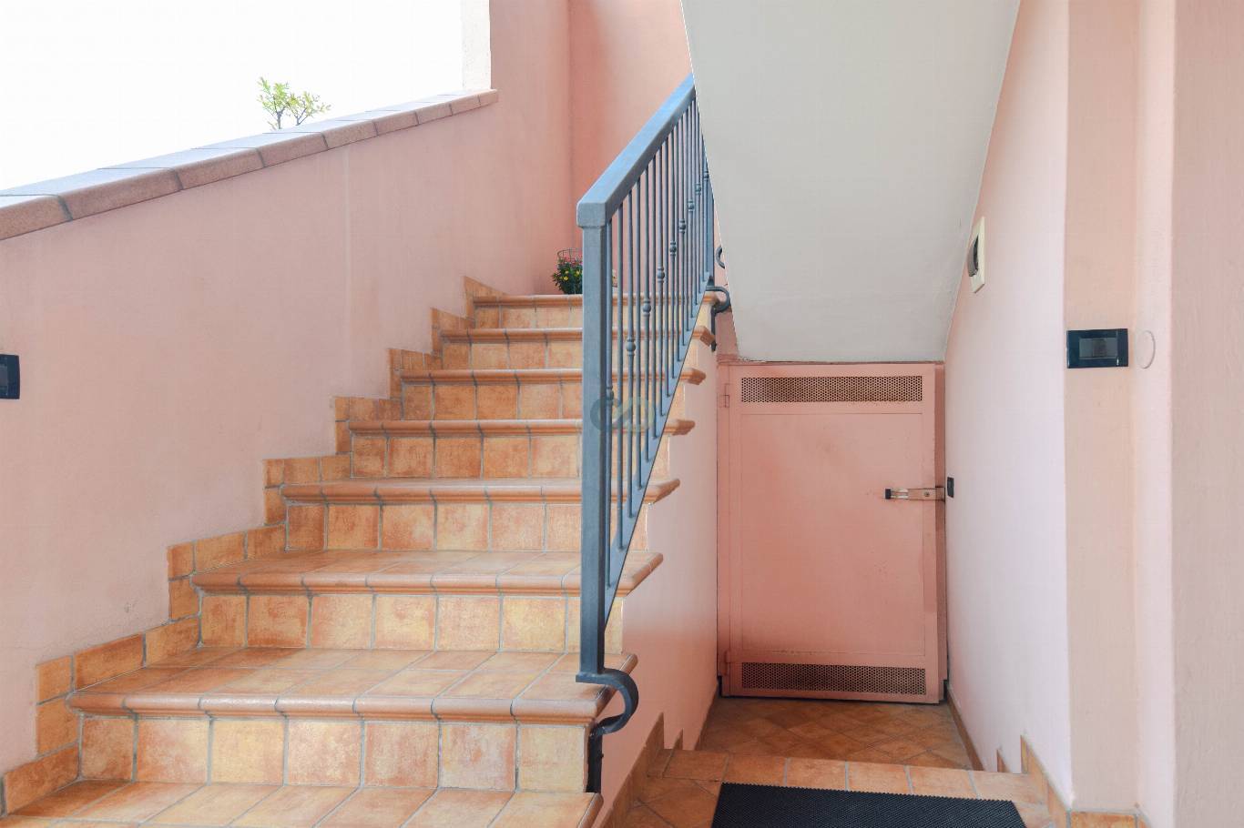 TRILOCALE CON POSTO AUTO COPERTO 40