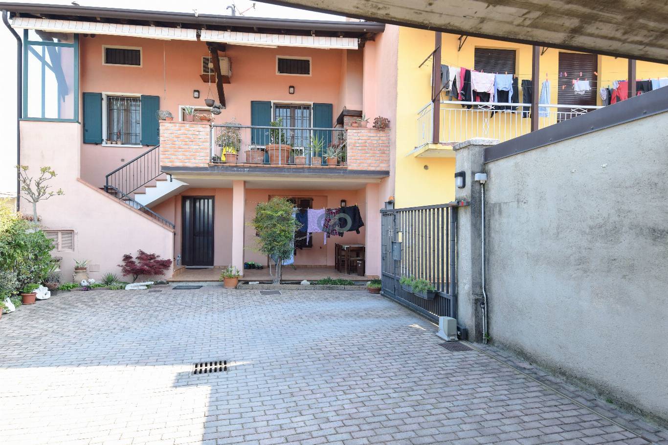 TRILOCALE CON POSTO AUTO COPERTO 41