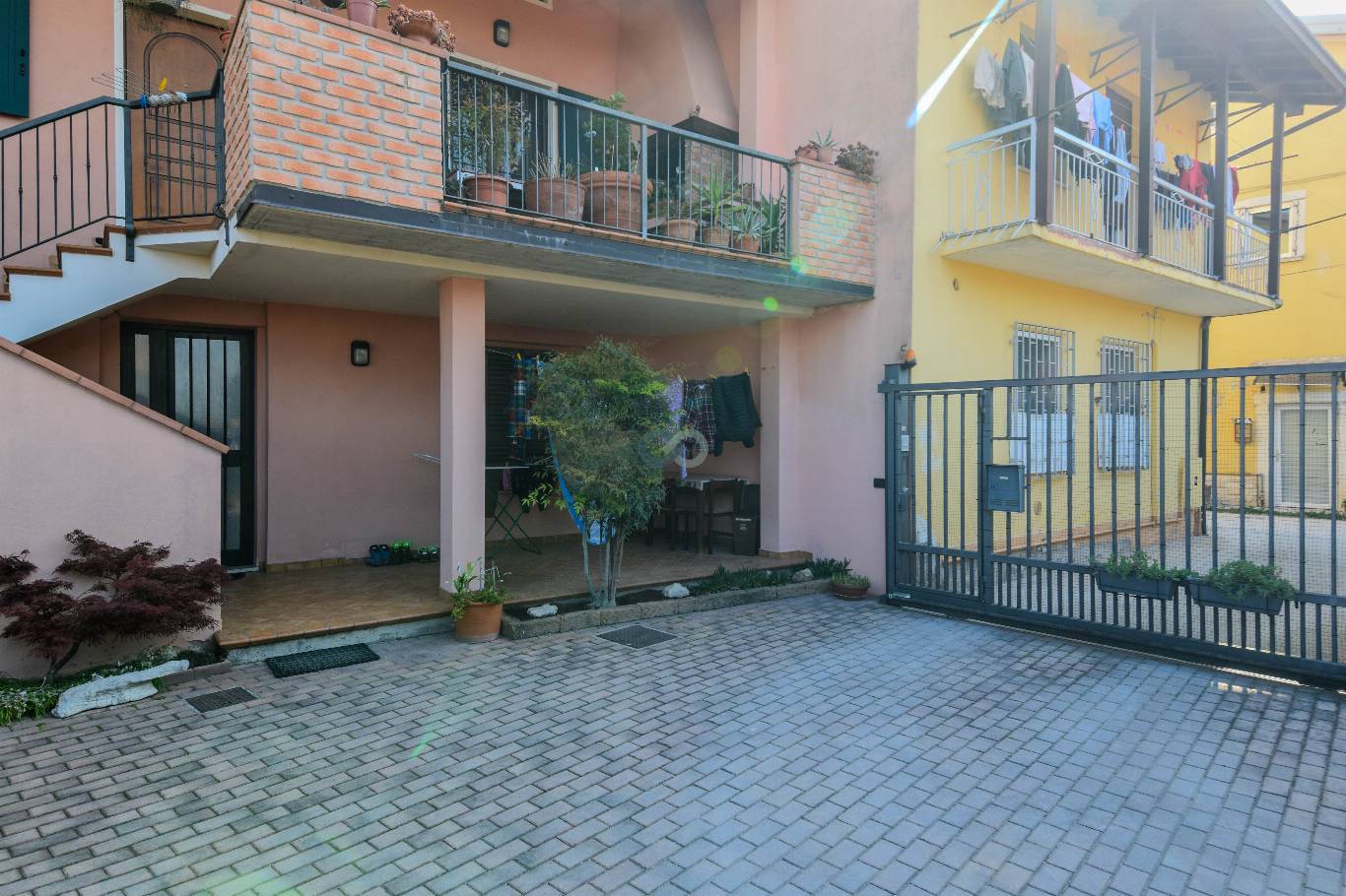 TRILOCALE CON POSTO AUTO COPERTO 42