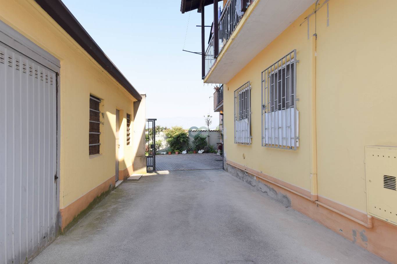 TRILOCALE CON POSTO AUTO COPERTO 43