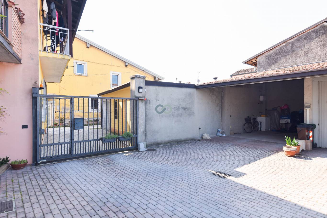 TRILOCALE CON POSTO AUTO COPERTO 44