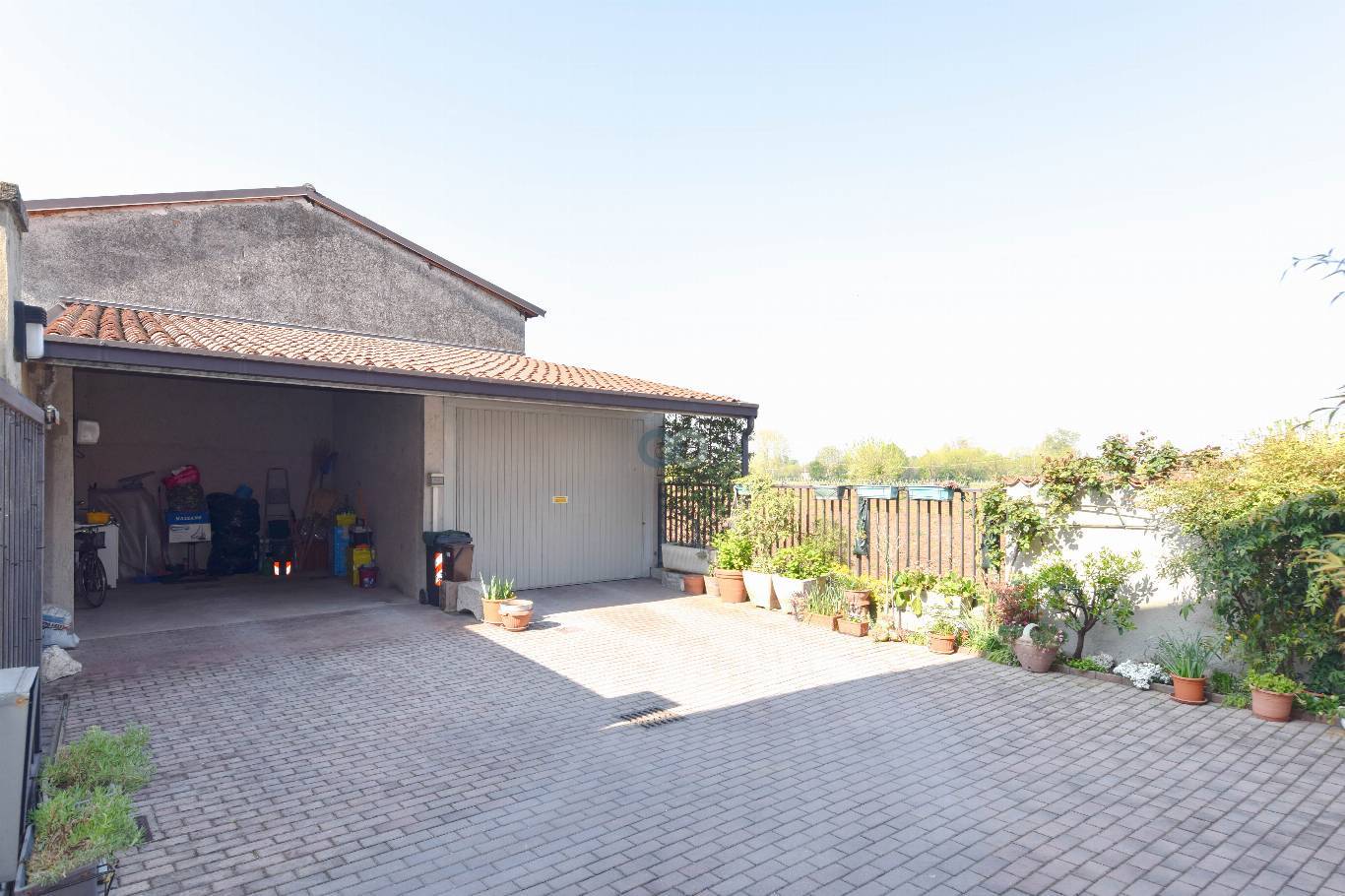 TRILOCALE CON POSTO AUTO COPERTO 45