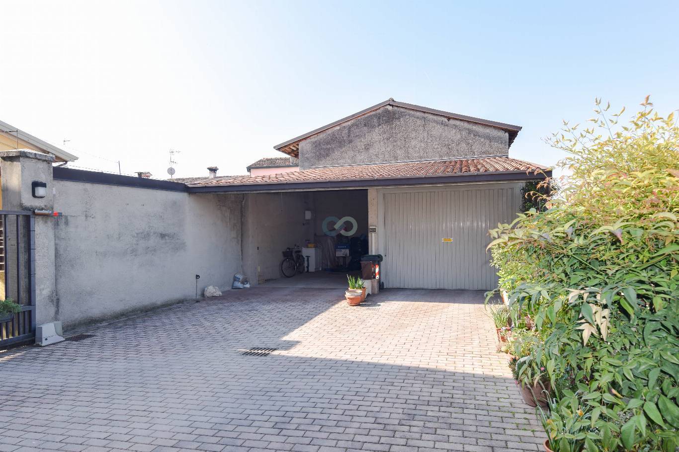 TRILOCALE CON POSTO AUTO COPERTO 46