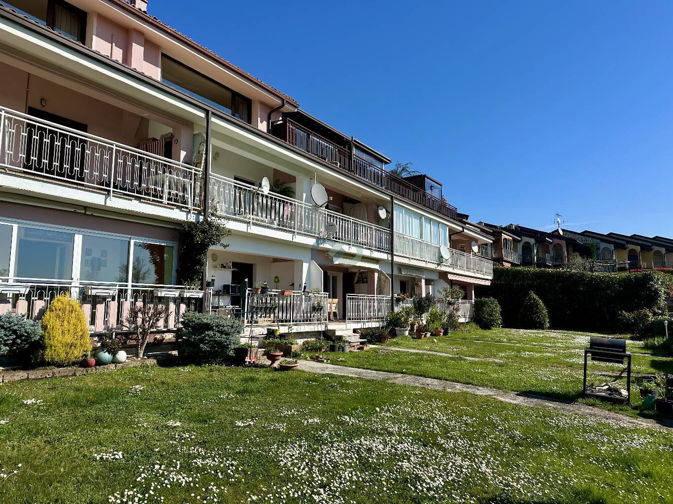 Trilocale con vista lago 5