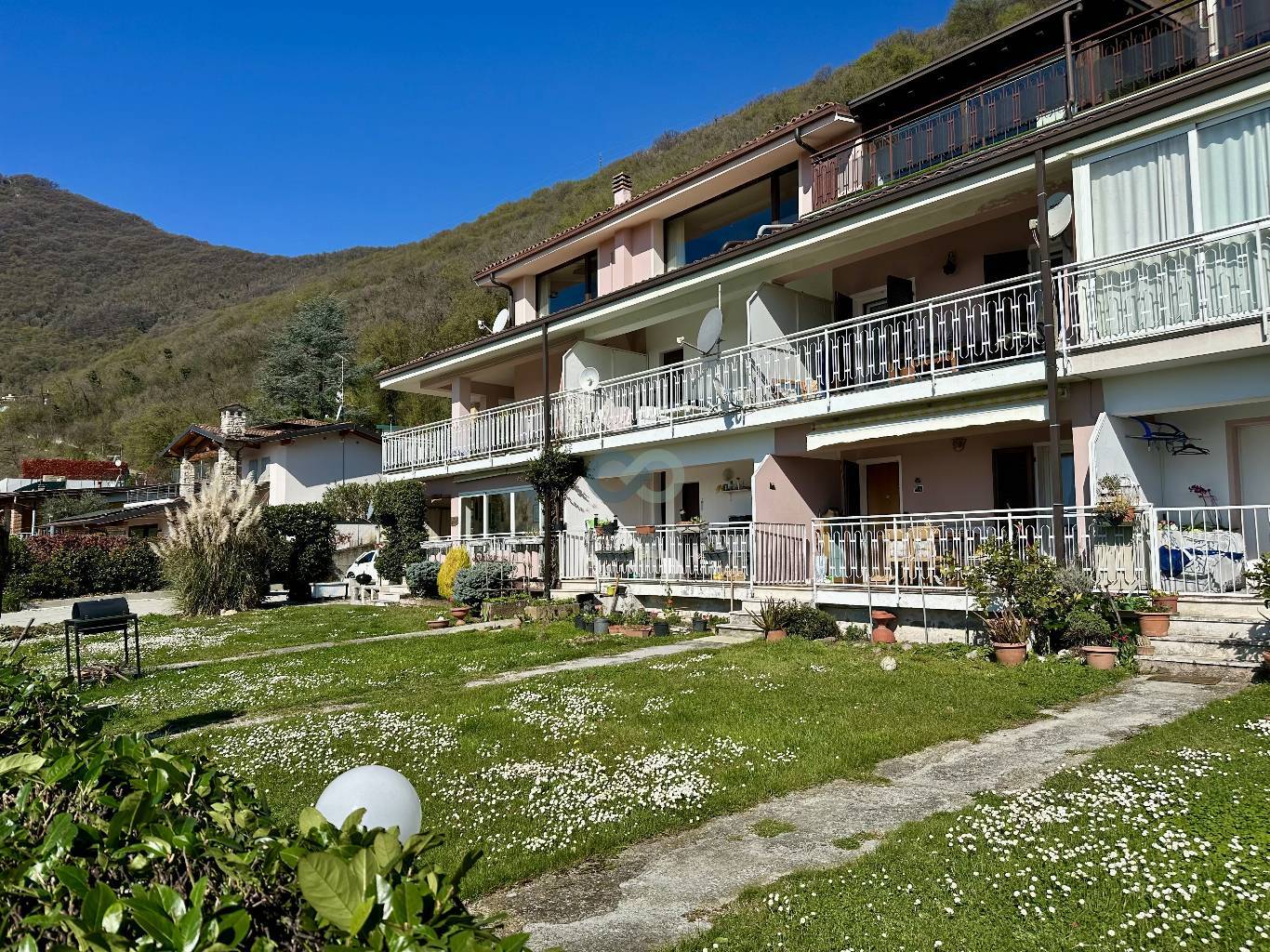 Trilocale con vista lago 7