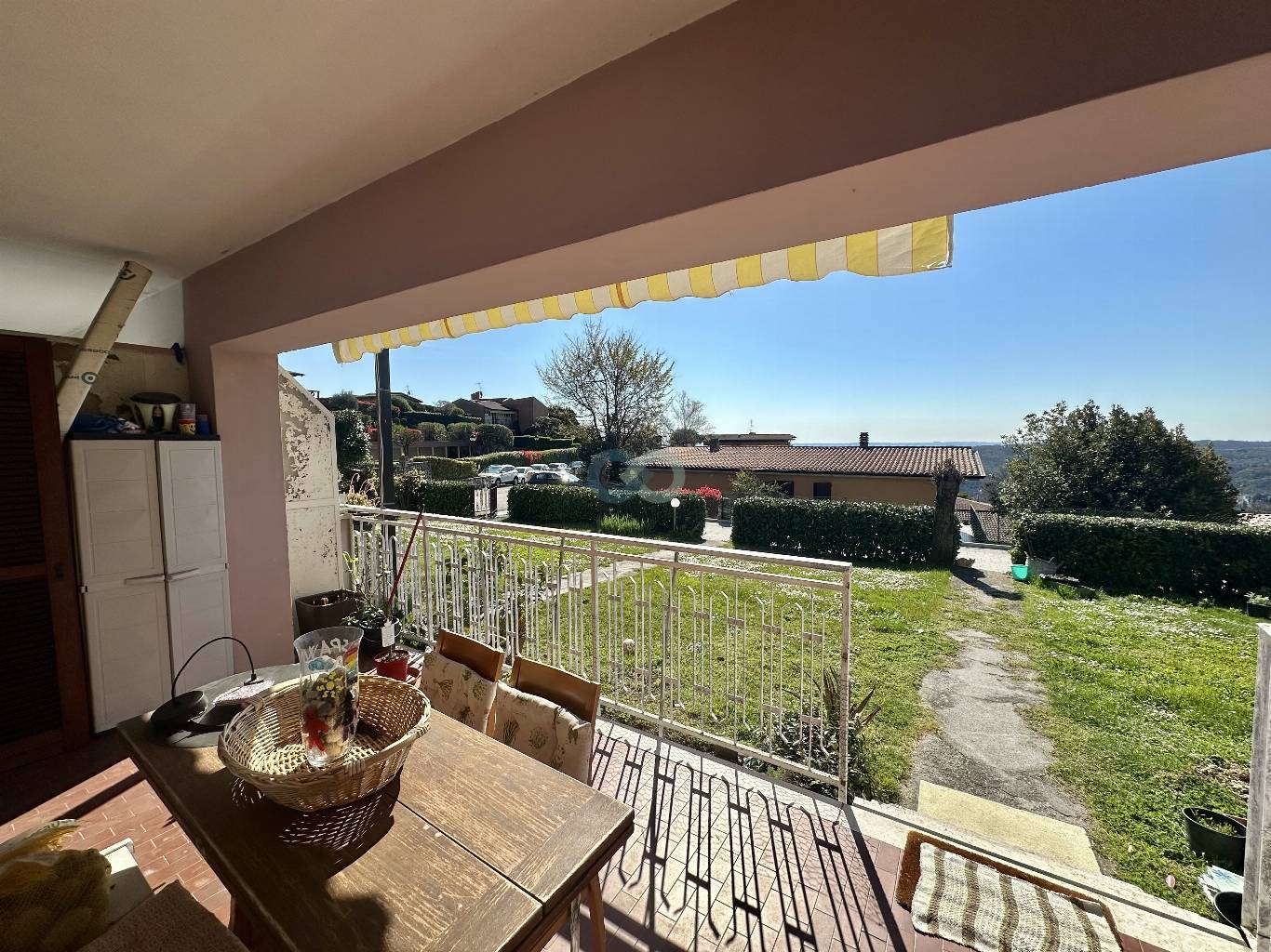 Trilocale con vista lago 3