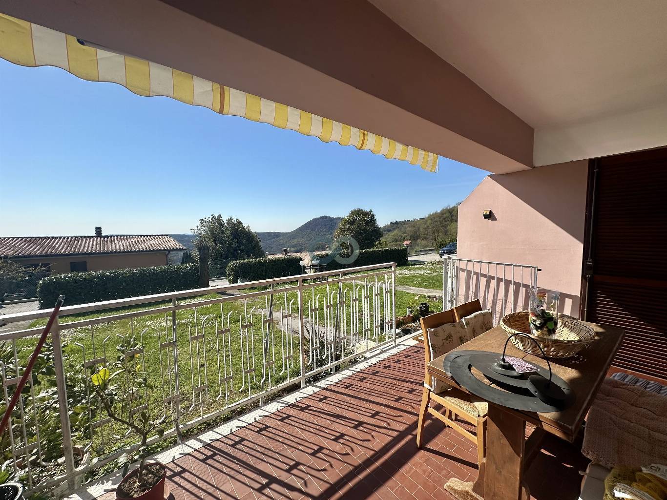 Trilocale con vista lago 2