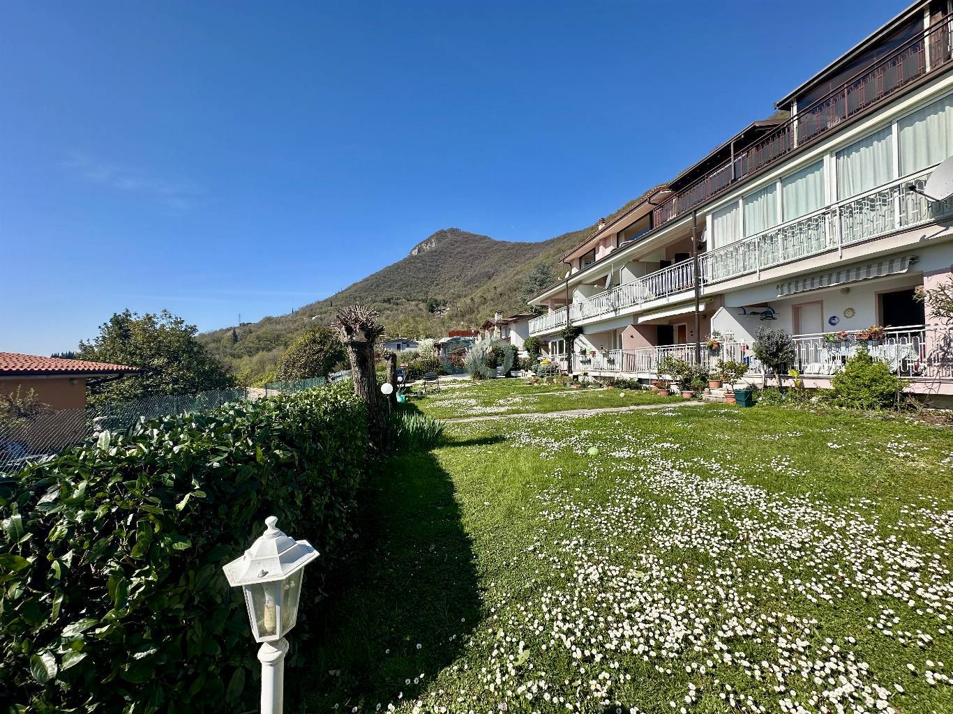 Trilocale con vista lago 6