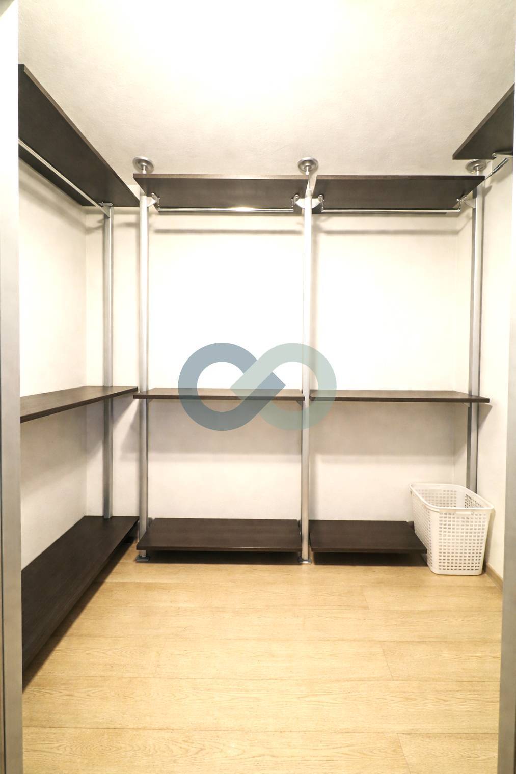 IN OTTIMA ZONA TRANQUILLA PROPONIAMO LUMINOSO APPARTAMENTO DI 150 MQ SU UNICO PIANO TERRA CON INTERRATO 28