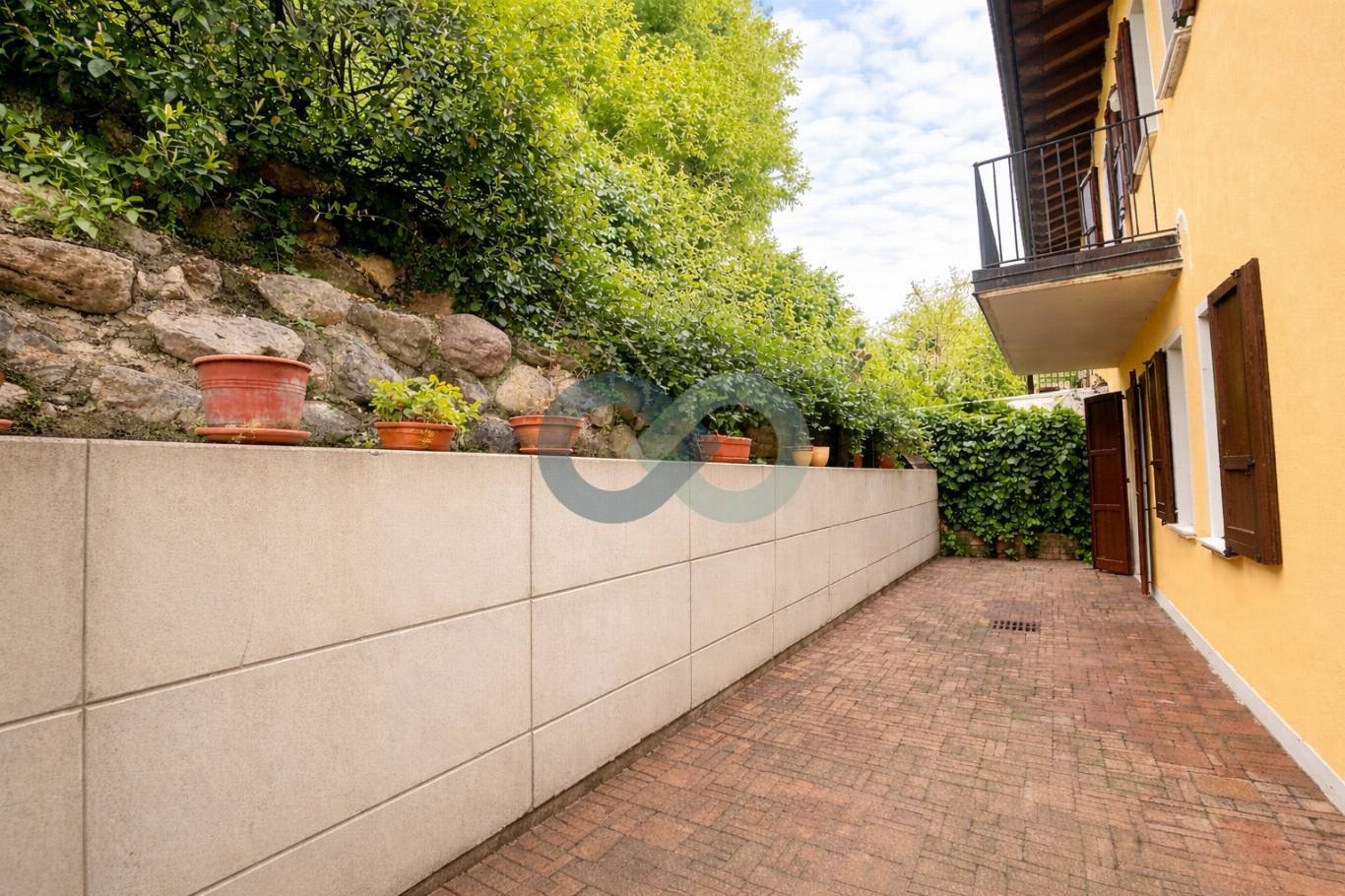 IN OTTIMA ZONA TRANQUILLA PROPONIAMO LUMINOSO APPARTAMENTO DI 150 MQ SU UNICO PIANO TERRA CON INTERRATO 14