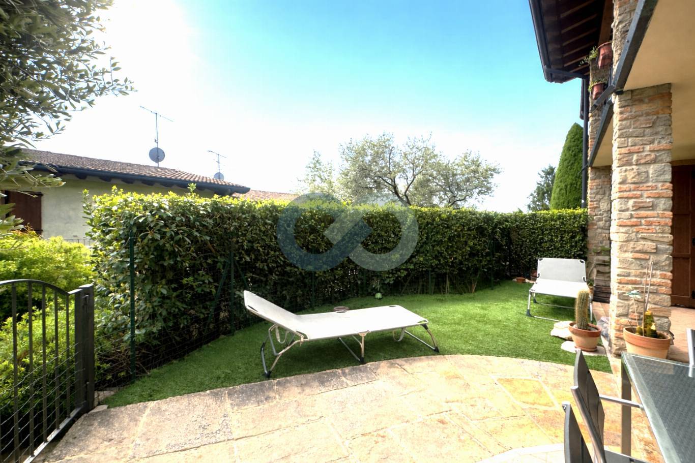 IN OTTIMA ZONA TRANQUILLA PROPONIAMO LUMINOSO APPARTAMENTO DI 150 MQ SU UNICO PIANO TERRA CON INTERRATO 13