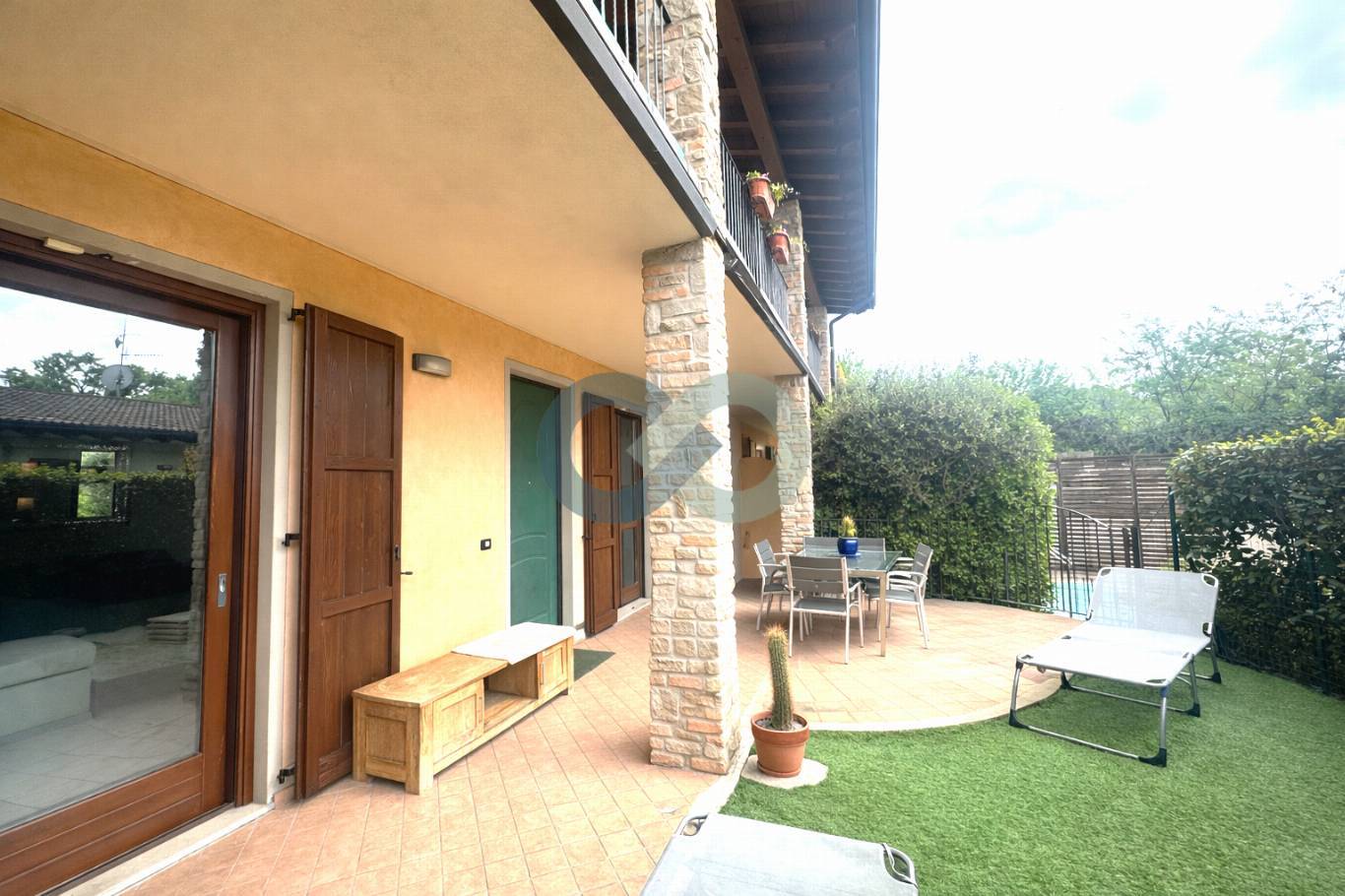 IN OTTIMA ZONA TRANQUILLA PROPONIAMO LUMINOSO APPARTAMENTO DI 150 MQ SU UNICO PIANO TERRA CON INTERRATO 12