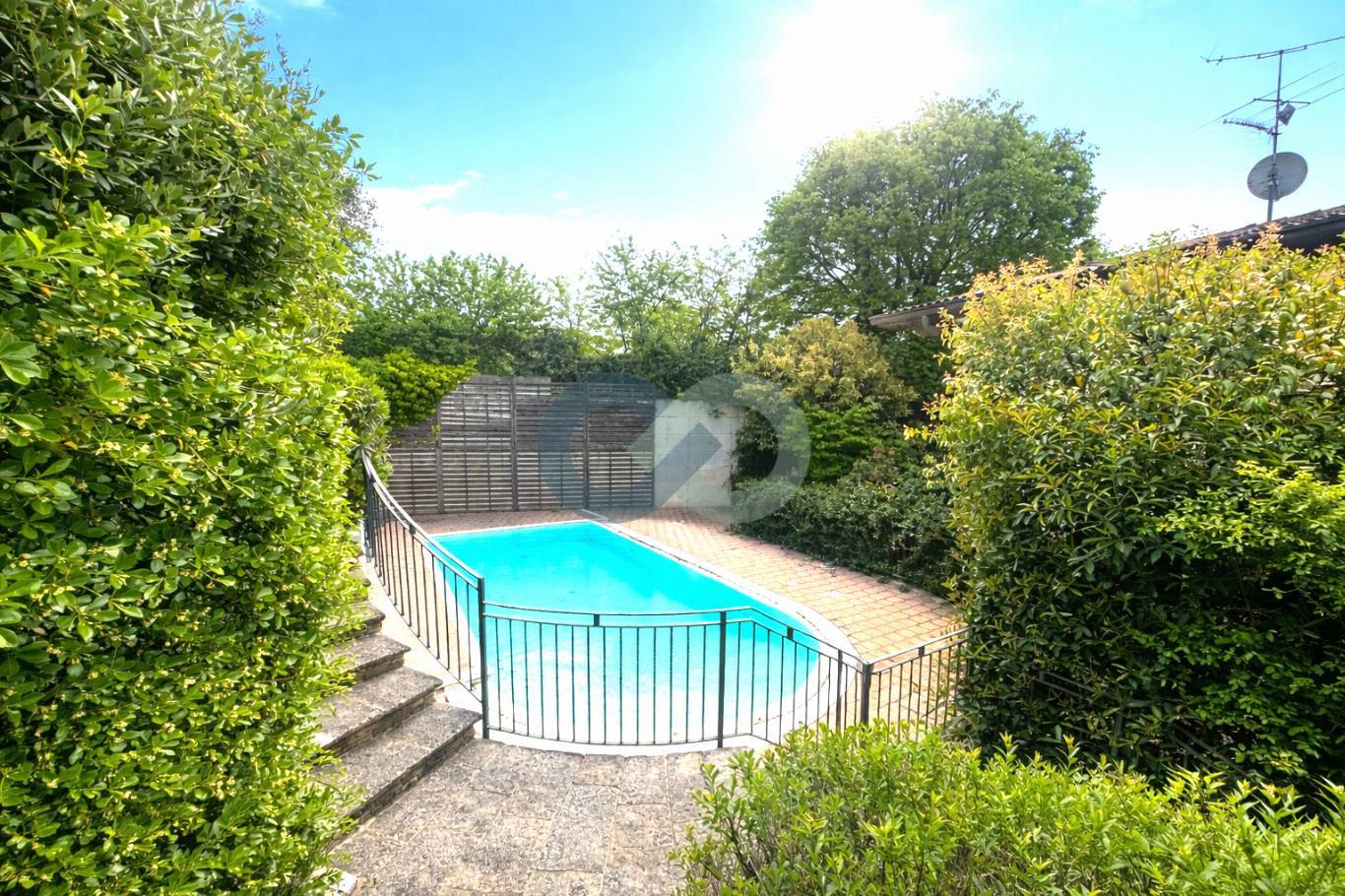 IN OTTIMA ZONA TRANQUILLA PROPONIAMO LUMINOSO APPARTAMENTO DI 150 MQ SU UNICO PIANO TERRA CON INTERRATO 15