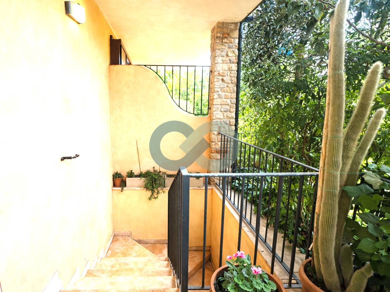 IN OTTIMA ZONA TRANQUILLA PROPONIAMO LUMINOSO APPARTAMENTO DI 150 MQ SU UNICO PIANO TERRA CON INTERRATO 16