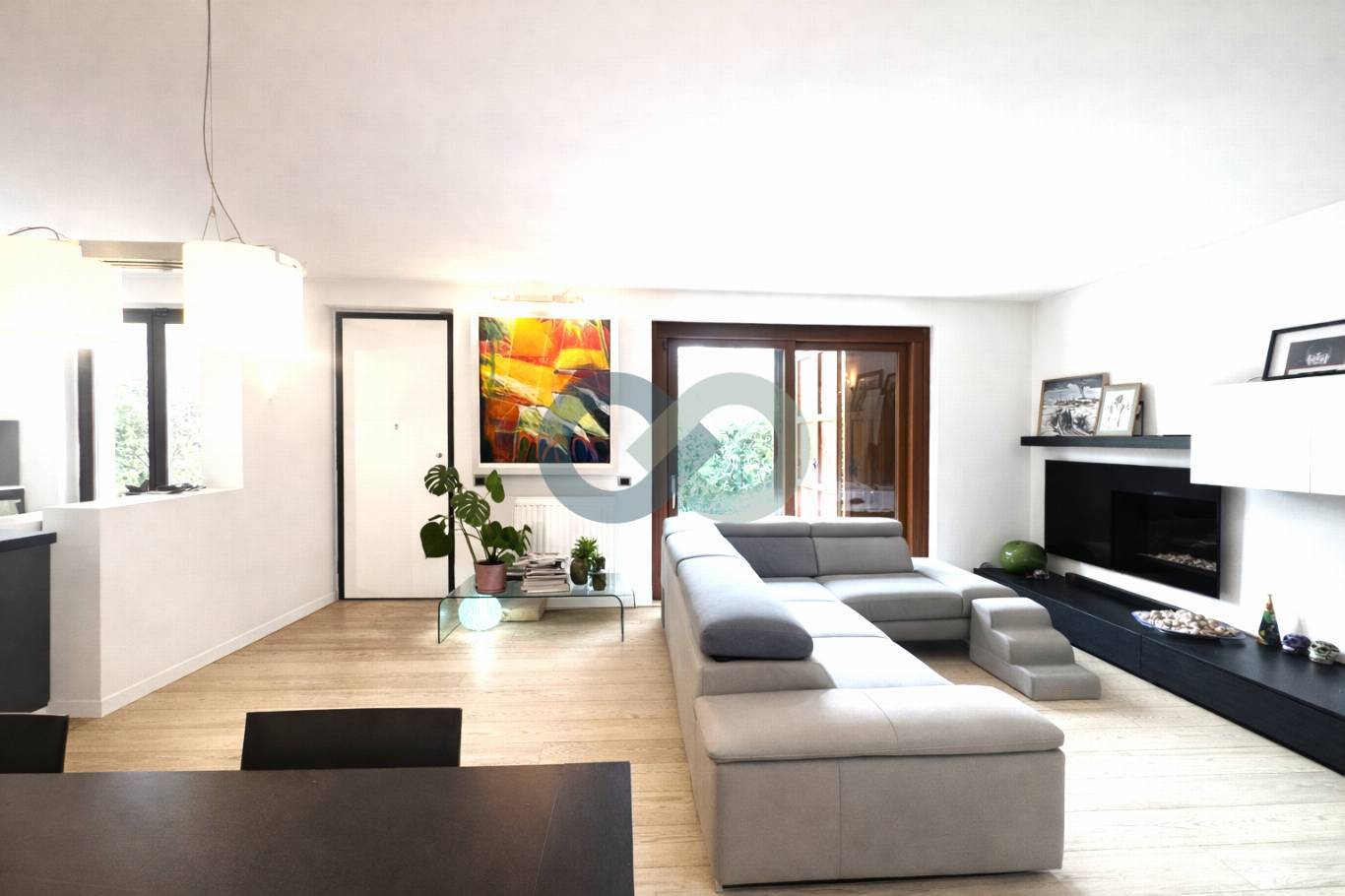 IN OTTIMA ZONA TRANQUILLA PROPONIAMO LUMINOSO APPARTAMENTO DI 150 MQ SU UNICO PIANO TERRA CON INTERRATO 11