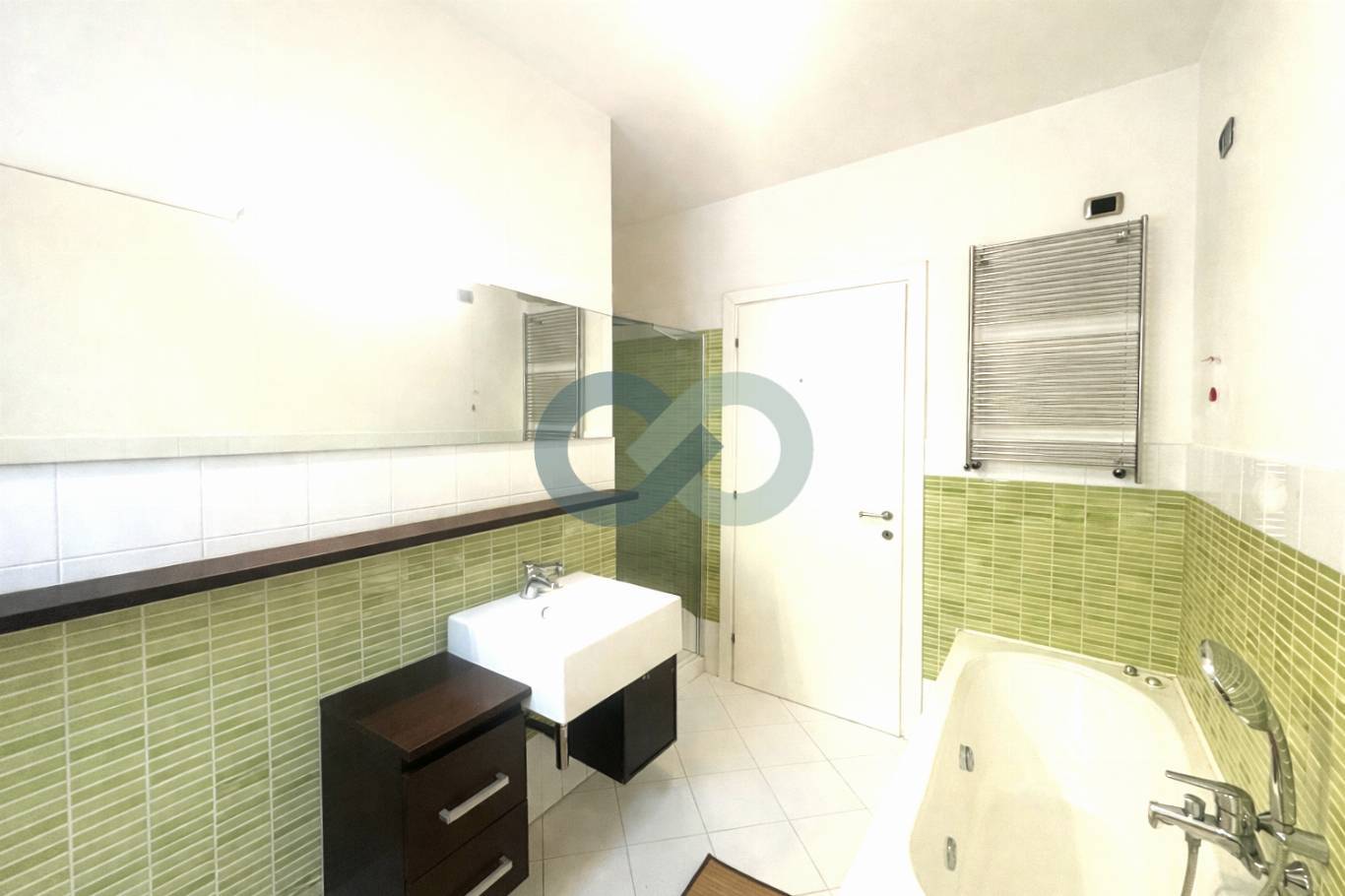 IN OTTIMA ZONA TRANQUILLA PROPONIAMO LUMINOSO APPARTAMENTO DI 150 MQ SU UNICO PIANO TERRA CON INTERRATO 23