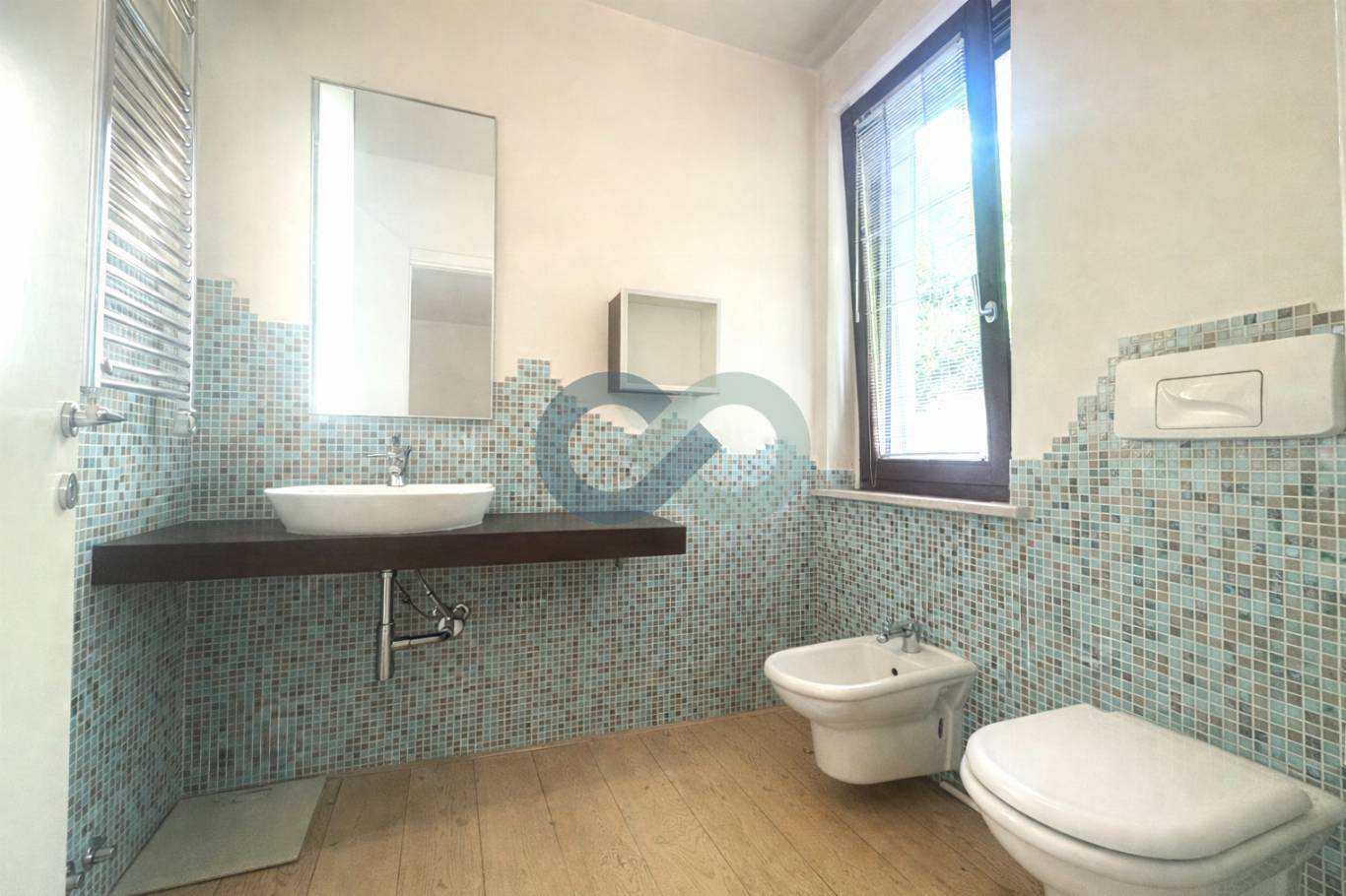 IN OTTIMA ZONA TRANQUILLA PROPONIAMO LUMINOSO APPARTAMENTO DI 150 MQ SU UNICO PIANO TERRA CON INTERRATO 26