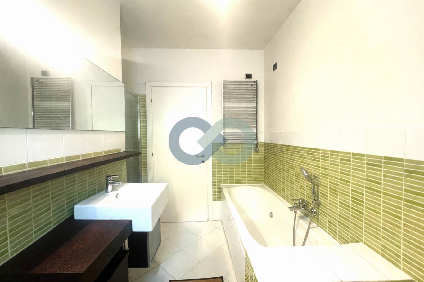 IN OTTIMA ZONA TRANQUILLA PROPONIAMO LUMINOSO APPARTAMENTO DI 150 MQ SU UNICO PIANO TERRA CON INTERRATO 24