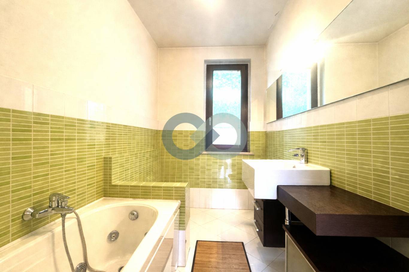 IN OTTIMA ZONA TRANQUILLA PROPONIAMO LUMINOSO APPARTAMENTO DI 150 MQ SU UNICO PIANO TERRA CON INTERRATO 25