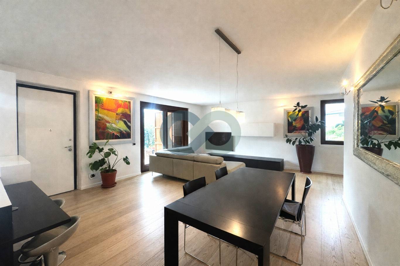 IN OTTIMA ZONA TRANQUILLA PROPONIAMO LUMINOSO APPARTAMENTO DI 150 MQ SU UNICO PIANO TERRA CON INTERRATO 7