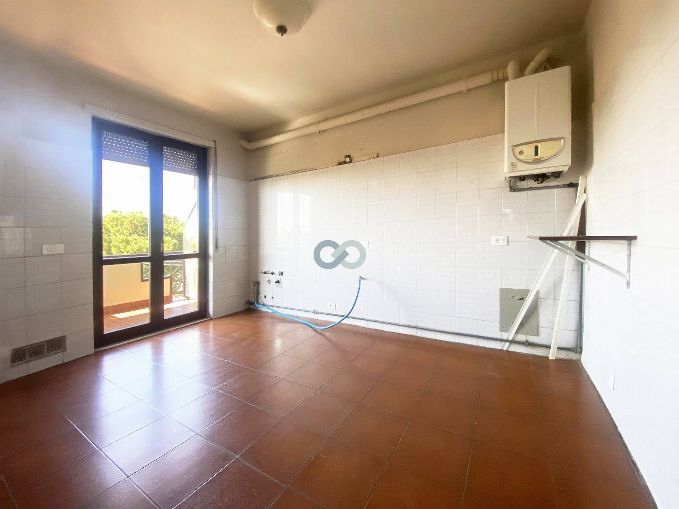 TRILOCALE CON BOX 10