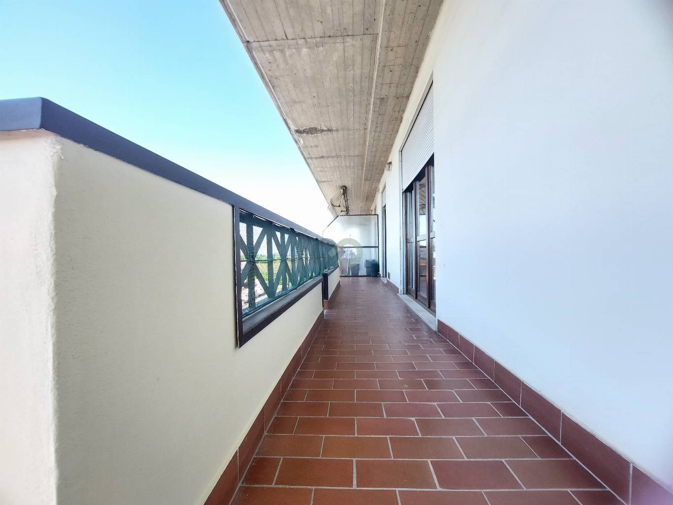 TRILOCALE CON BOX 23