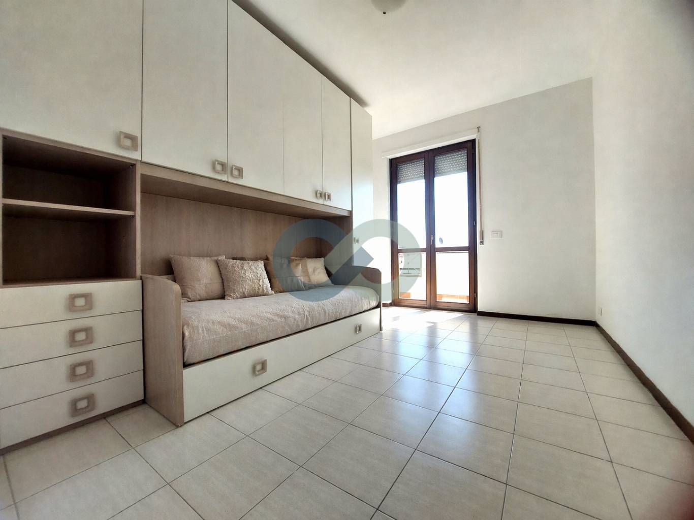 TRILOCALE CON BOX 22