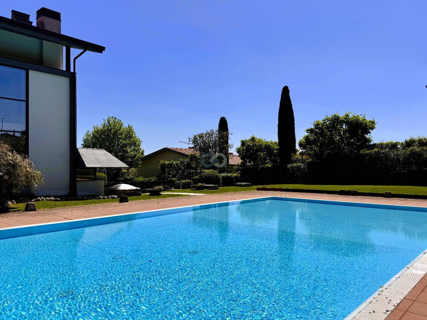 BILOCALE CON GIARDINO IN RESIDENCE CON PISCINA 6