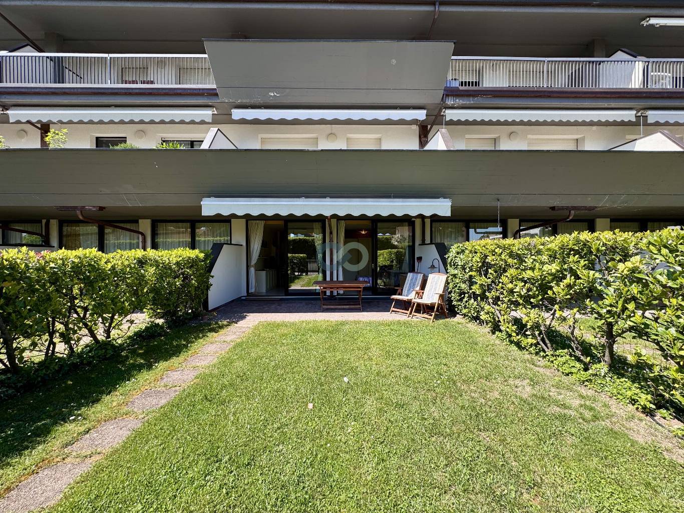 BILOCALE CON GIARDINO IN RESIDENCE CON PISCINA 8