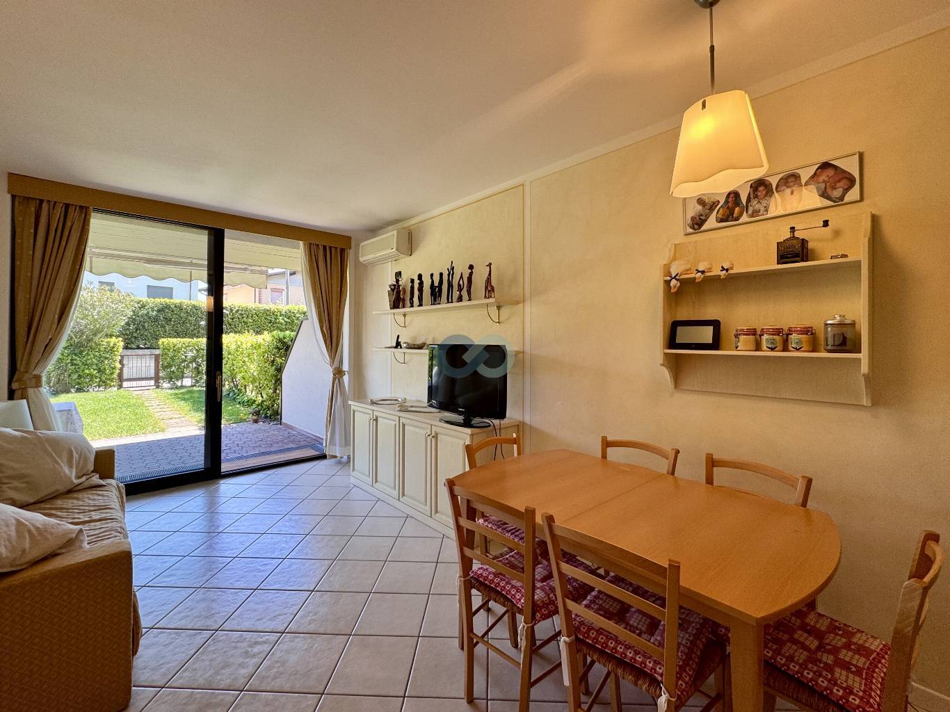 BILOCALE CON GIARDINO IN RESIDENCE CON PISCINA 10