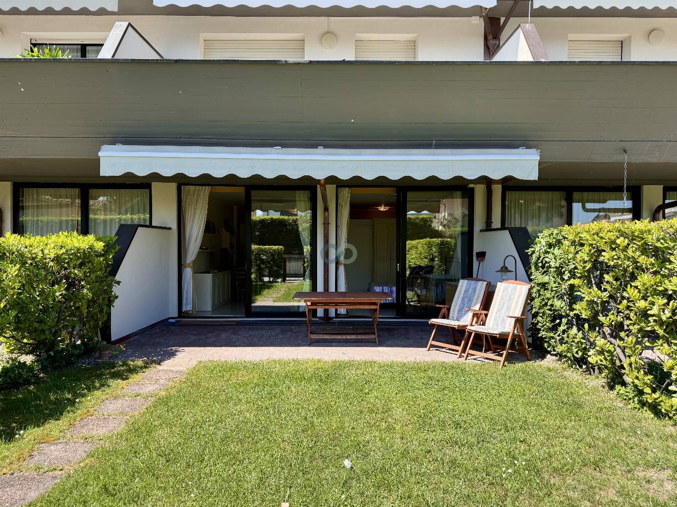 BILOCALE CON GIARDINO IN RESIDENCE CON PISCINA 9