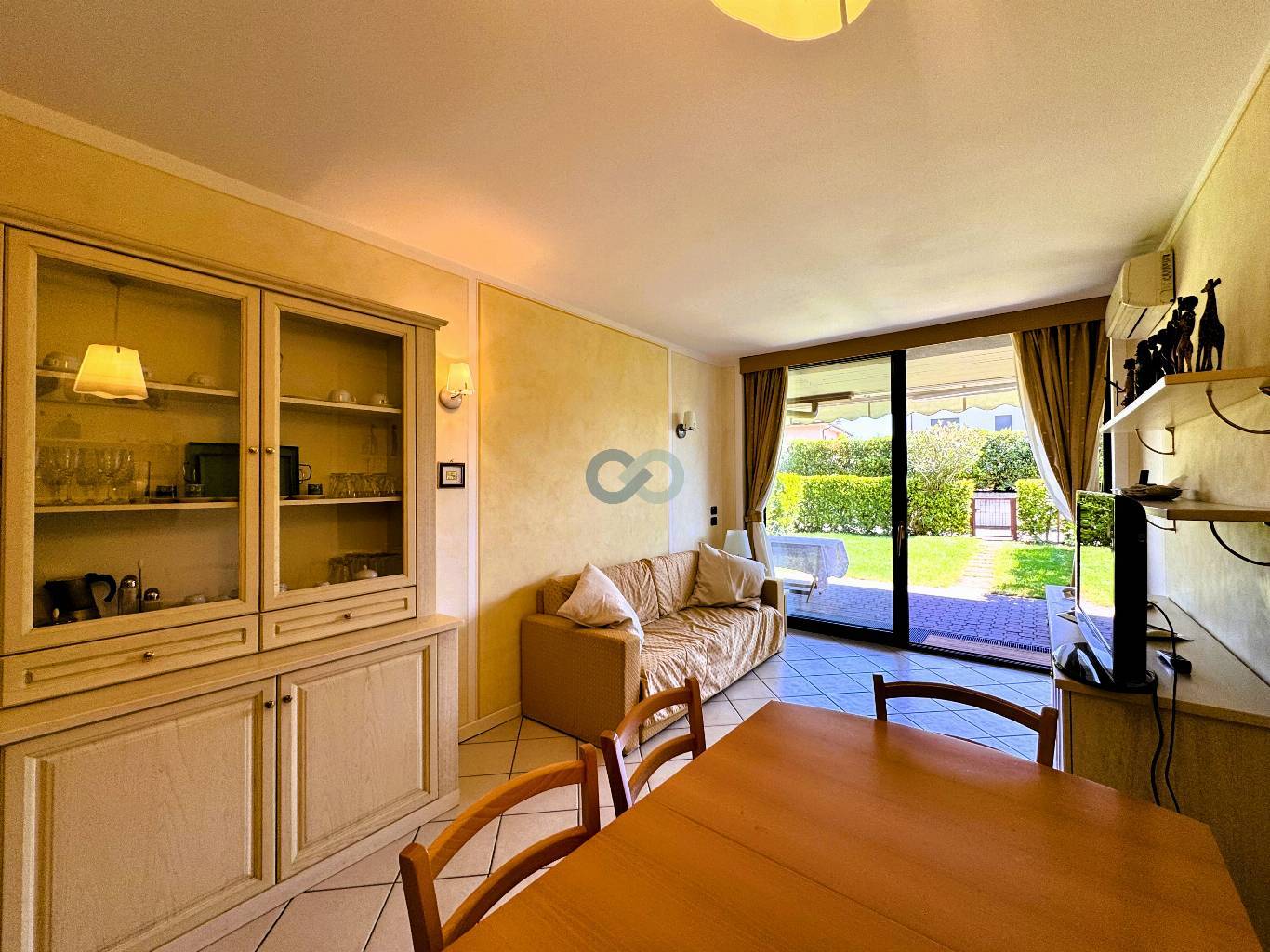 BILOCALE CON GIARDINO IN RESIDENCE CON PISCINA 12