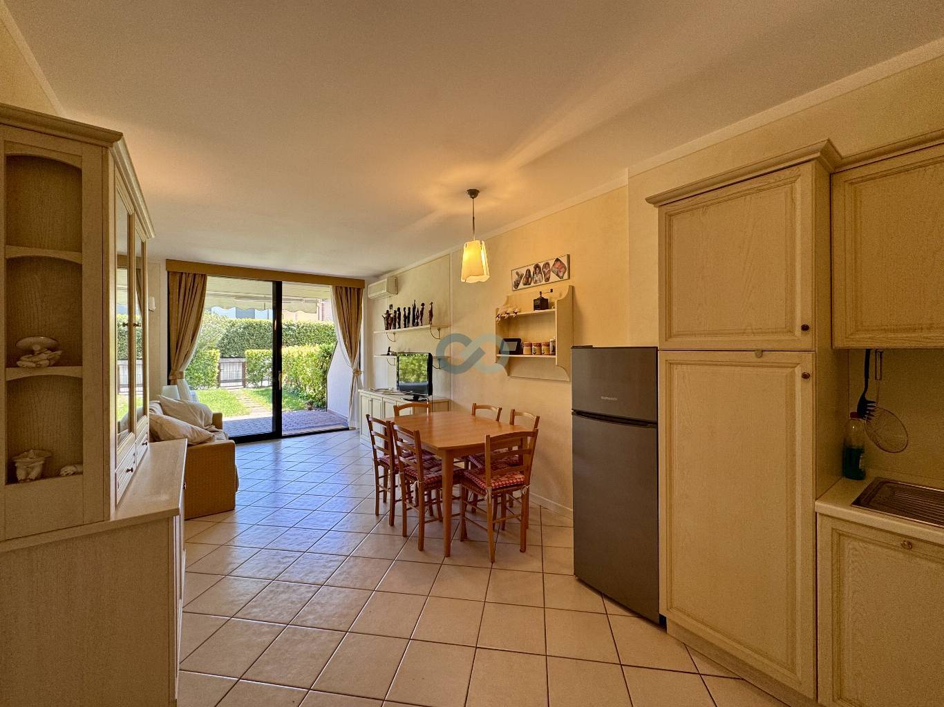 BILOCALE CON GIARDINO IN RESIDENCE CON PISCINA 13