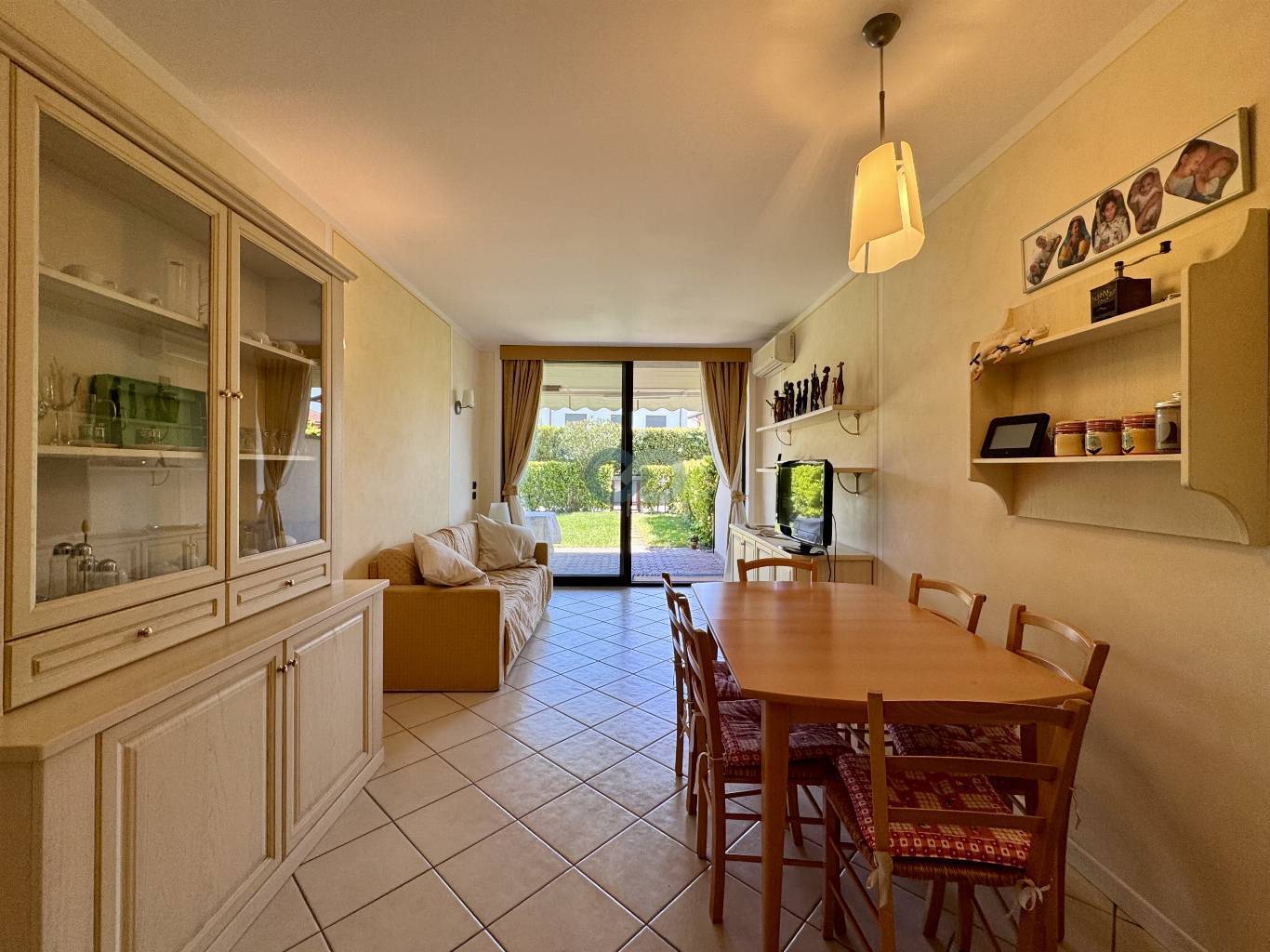 BILOCALE CON GIARDINO IN RESIDENCE CON PISCINA 14