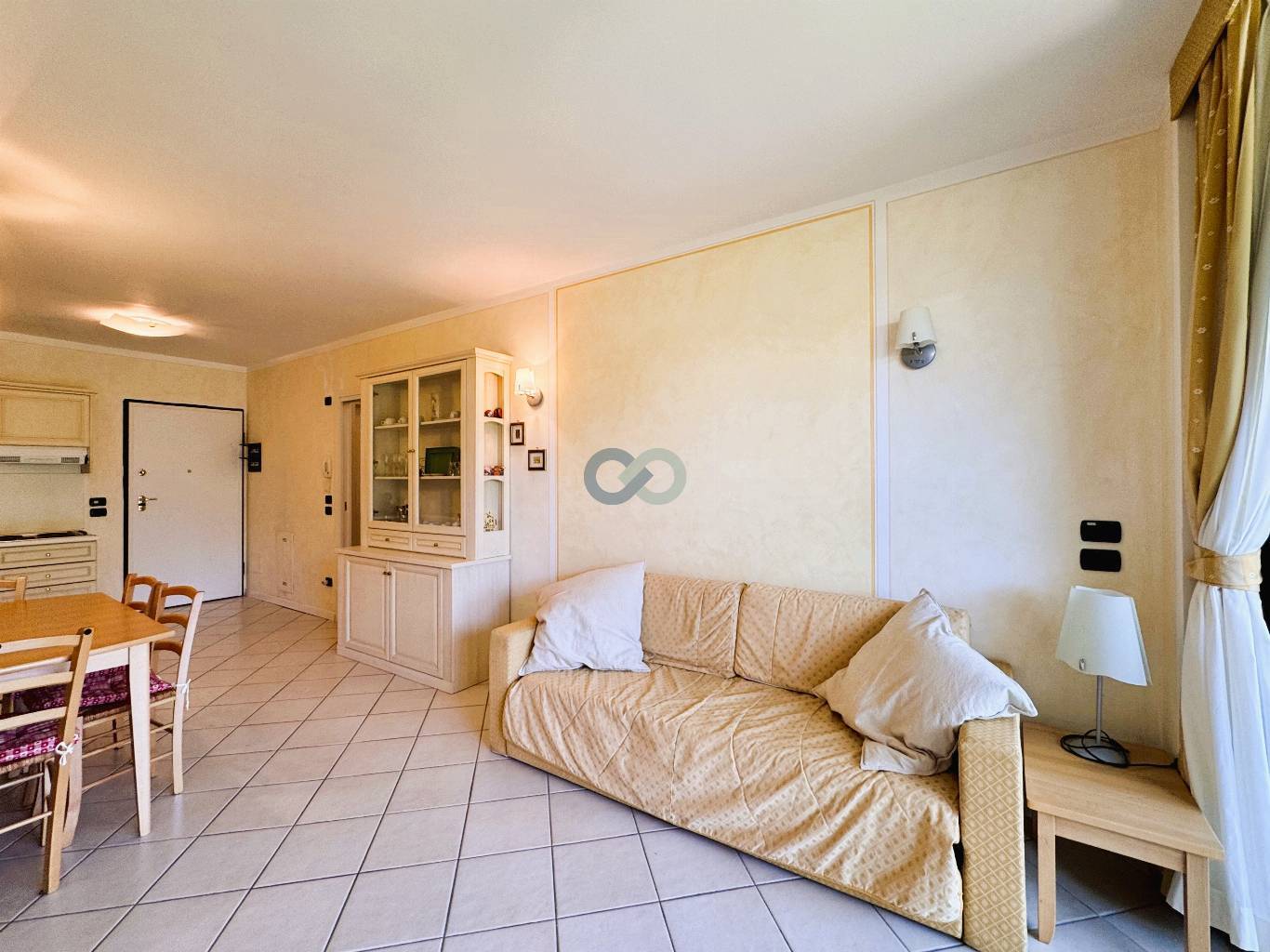 BILOCALE CON GIARDINO IN RESIDENCE CON PISCINA 16