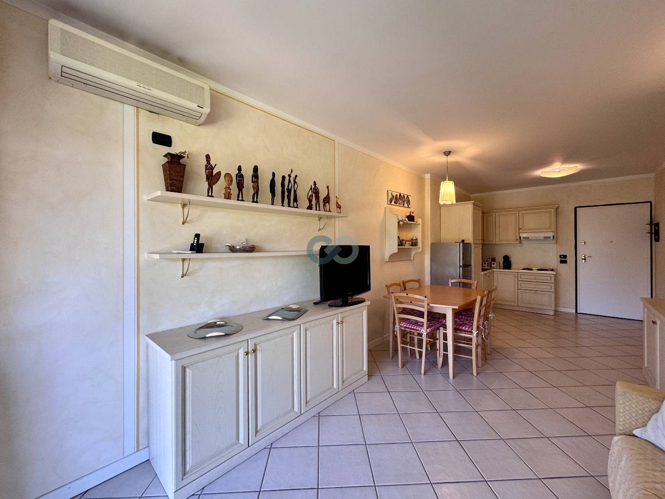 BILOCALE CON GIARDINO IN RESIDENCE CON PISCINA 17