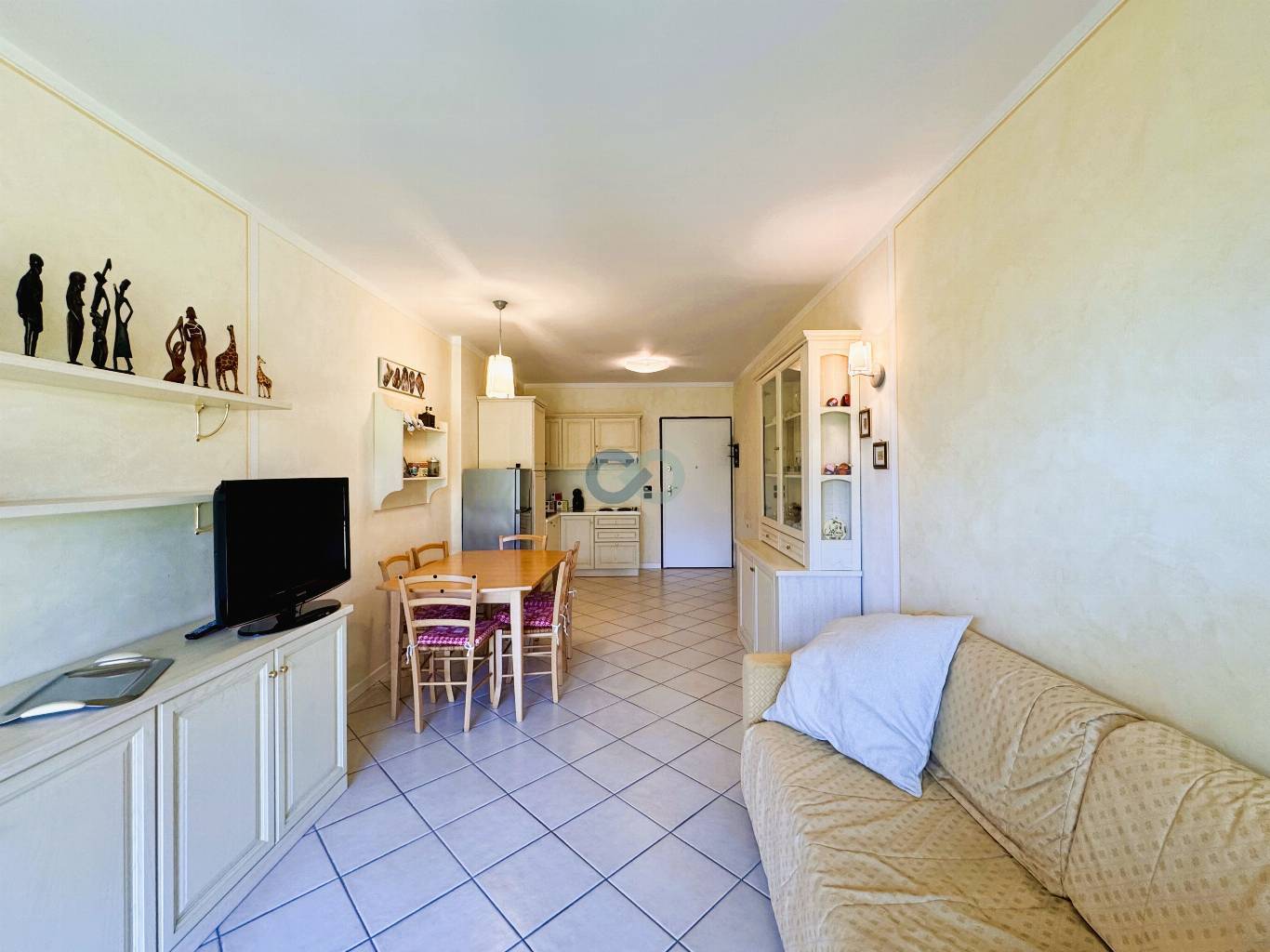 BILOCALE CON GIARDINO IN RESIDENCE CON PISCINA 18