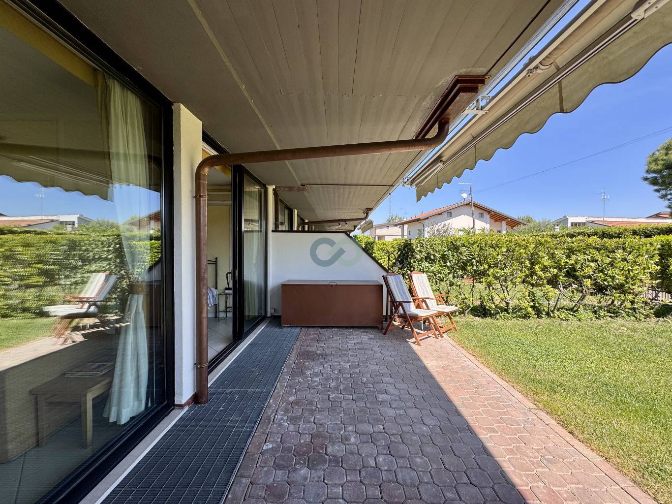 BILOCALE CON GIARDINO IN RESIDENCE CON PISCINA 20