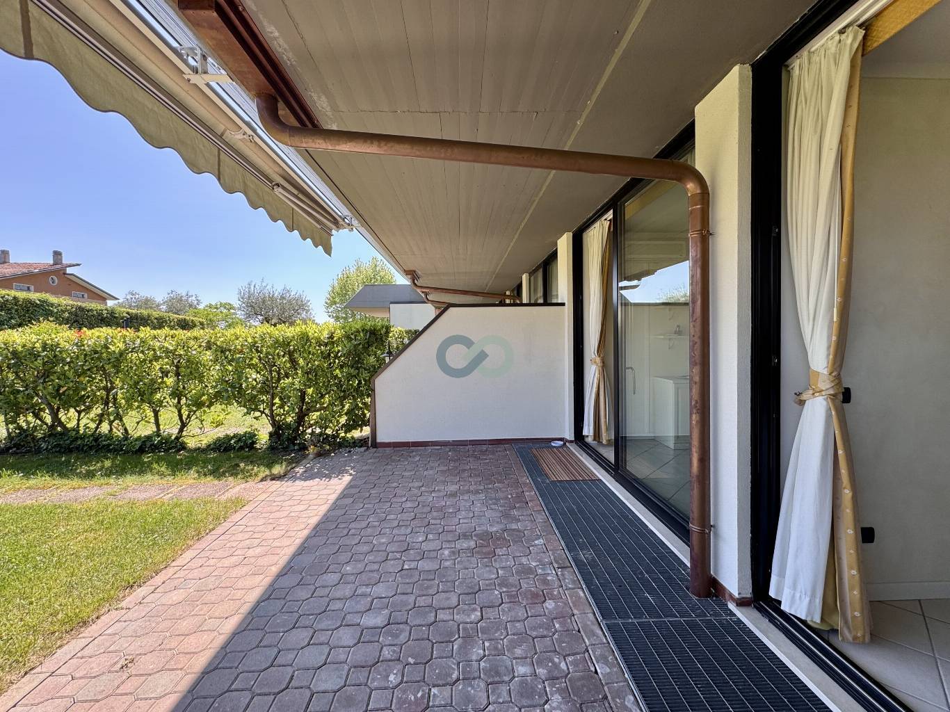 BILOCALE CON GIARDINO IN RESIDENCE CON PISCINA 22