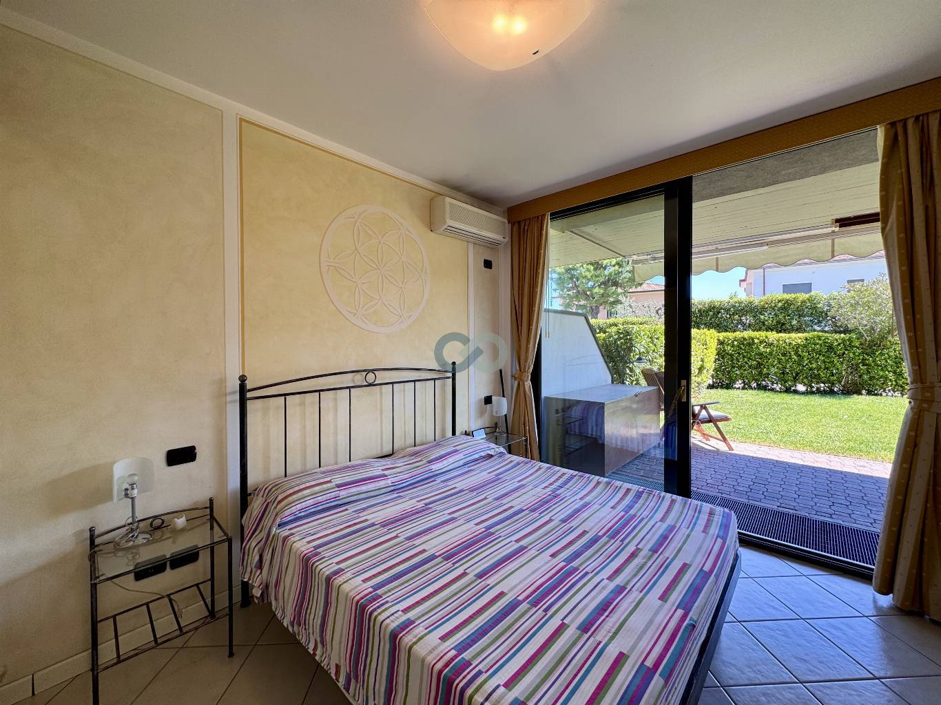 BILOCALE CON GIARDINO IN RESIDENCE CON PISCINA 27