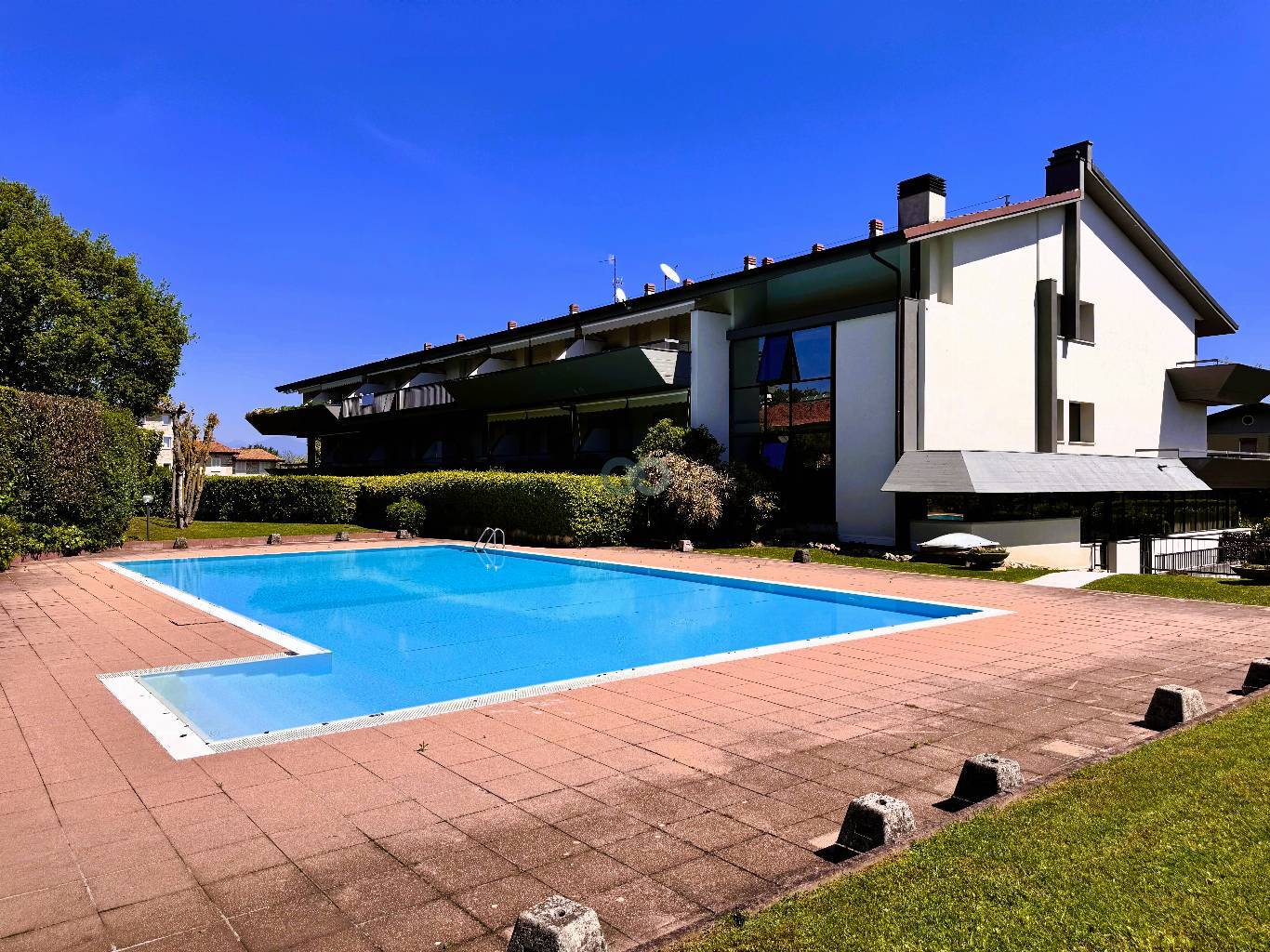 BILOCALE CON GIARDINO IN RESIDENCE CON PISCINA 39