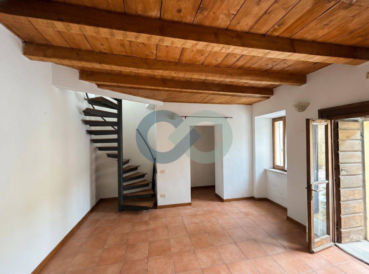 Bilocale su due piani indipendente 3