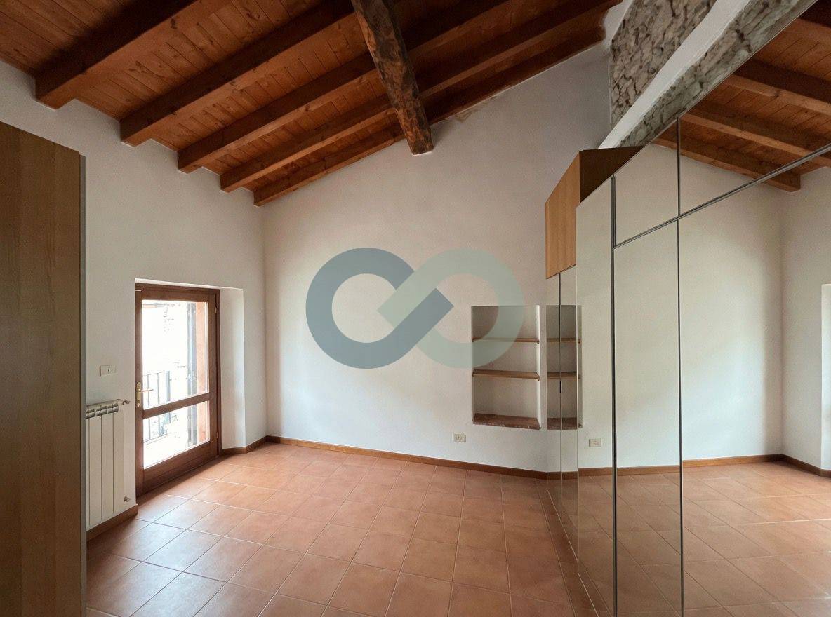 Bilocale su due piani indipendente 5