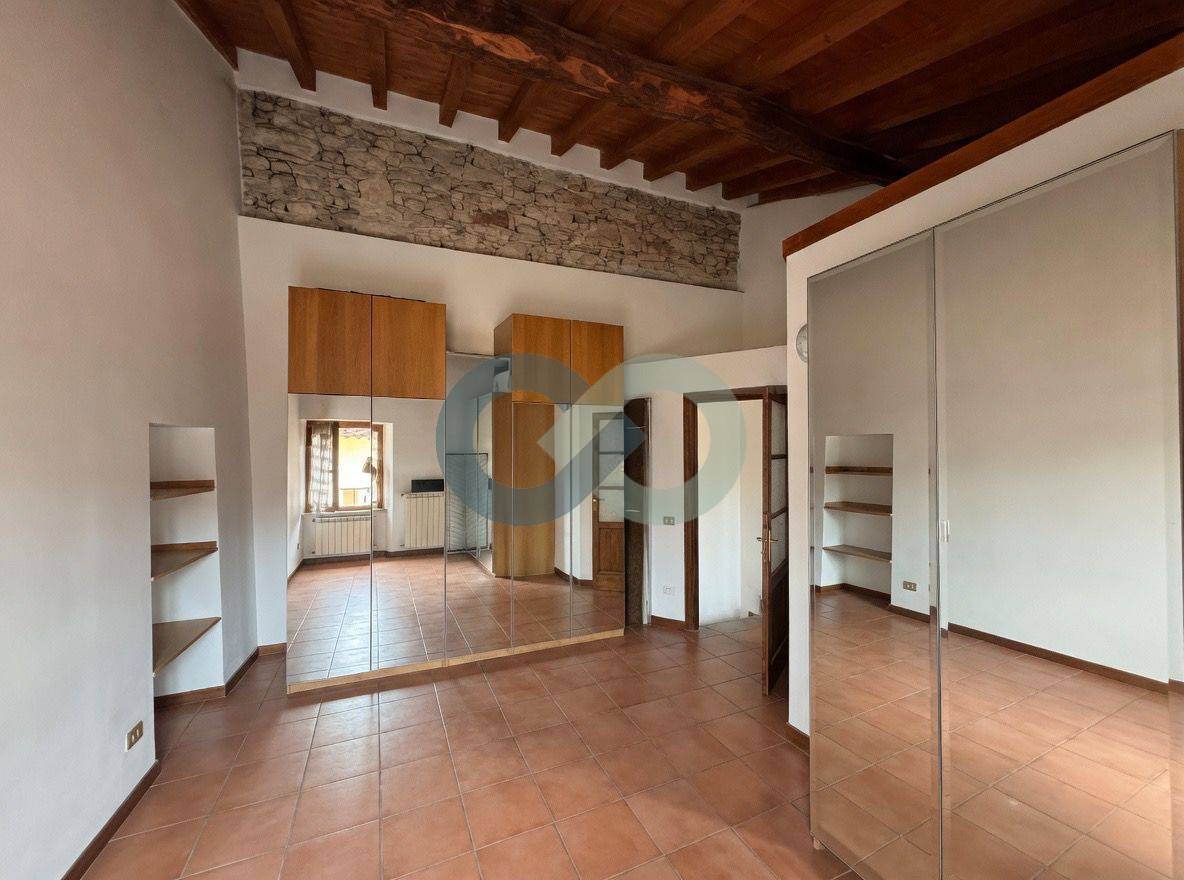 Bilocale su due piani indipendente 6