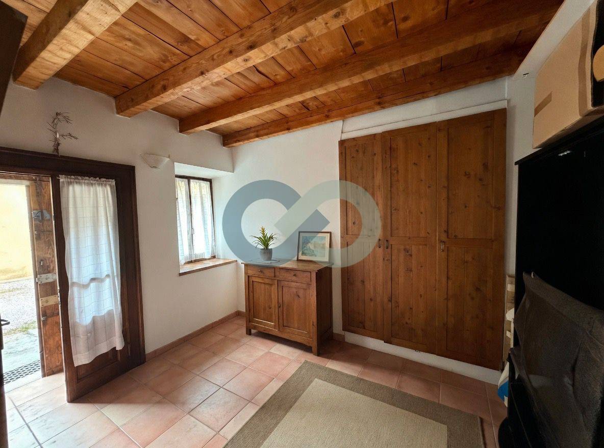 Bilocale su due piani indipendente 9