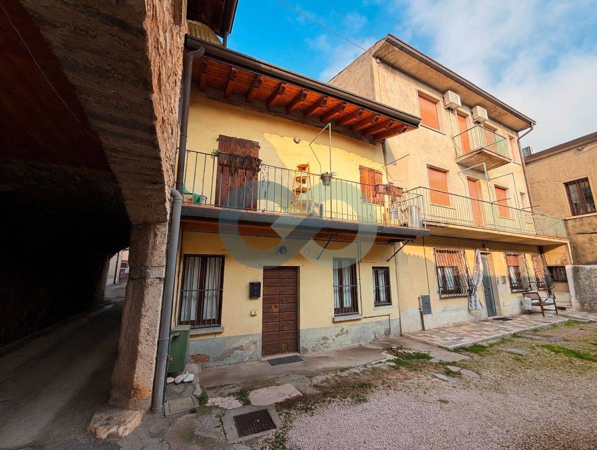 Bilocale su due piani indipendente 10